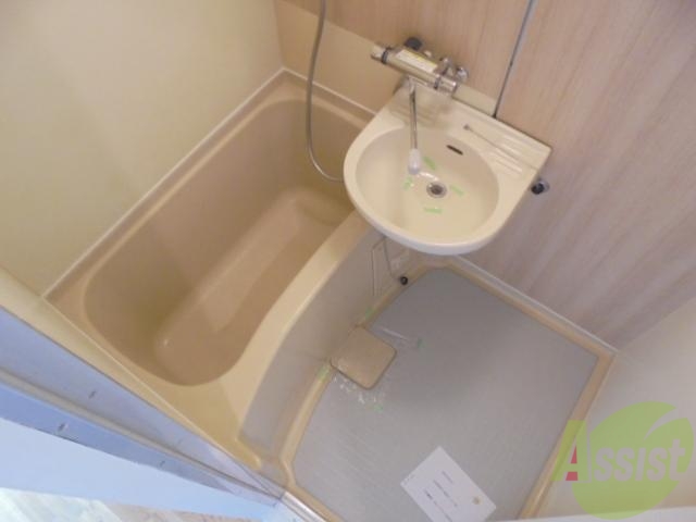 バス・シャワールーム　こちらのお風呂で、一日の疲れを癒してくださいね