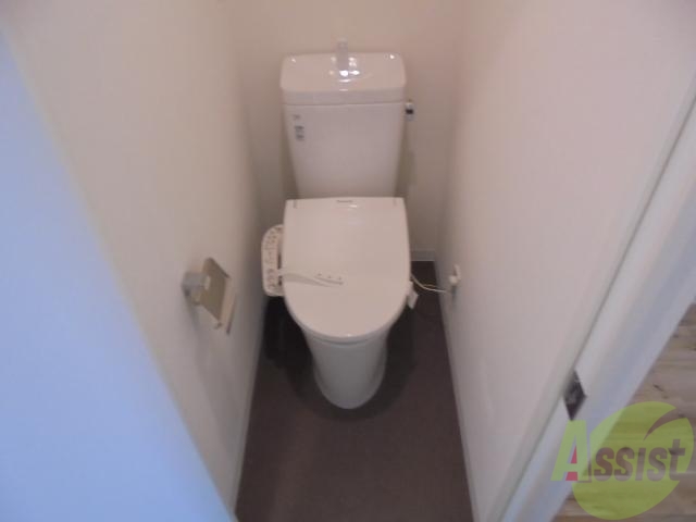 トイレ　温水洗浄便座が付いてますよ～。便利ですね～。