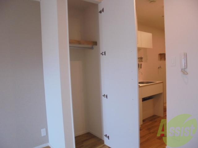 収納　クローゼットが有るので、お部屋がスッキリしますね。