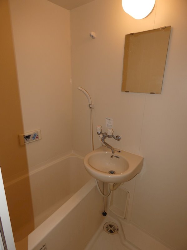 バス・シャワールーム　※同物件別部屋画像の為仕様が異なる場合がございます