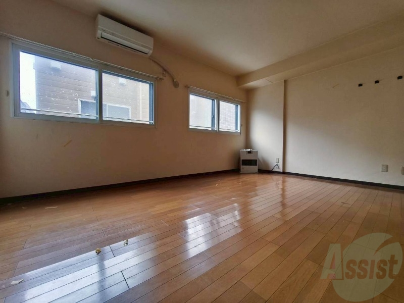 居室・リビング　広くてきれいなリビングです！快適に過ごせそうですね。