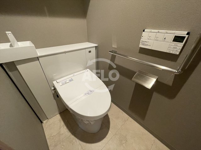 トイレ　プレサンスレジェンド堺筋本町タワー　温水洗浄便座