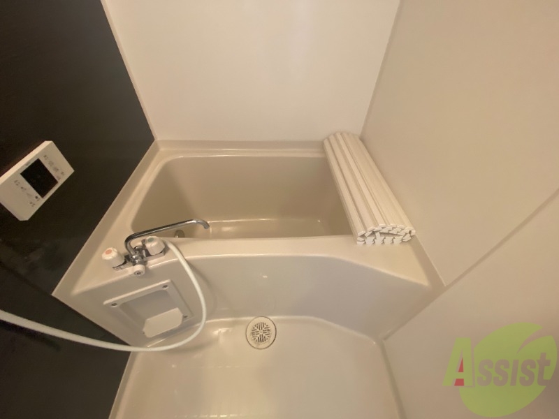 バス・シャワールーム　こちらはお風呂。一日の疲れをここで癒してください。