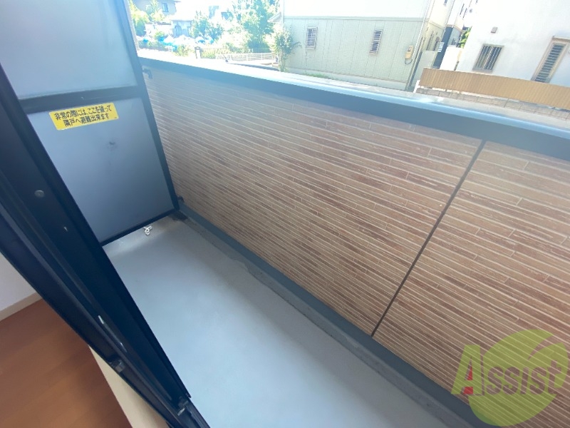 バルコニー　バルコニーは洗濯物を干すスペースが確保されていました。