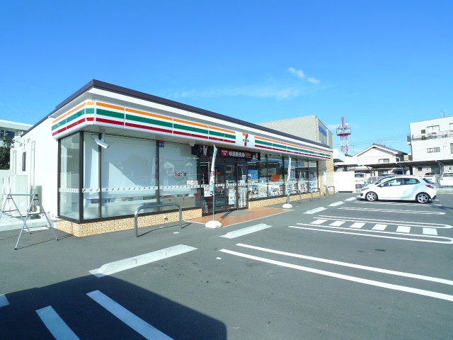 コンビニ　セブンイレブン（コンビニ）まで300m