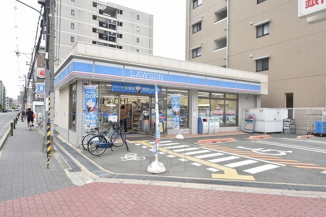 コンビニ　ローソン　ドラッグミック江坂広芝町店（コンビニ）まで154m