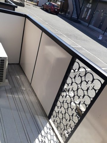 バルコニー　暖かな日差しのふりそそぐバルコニー