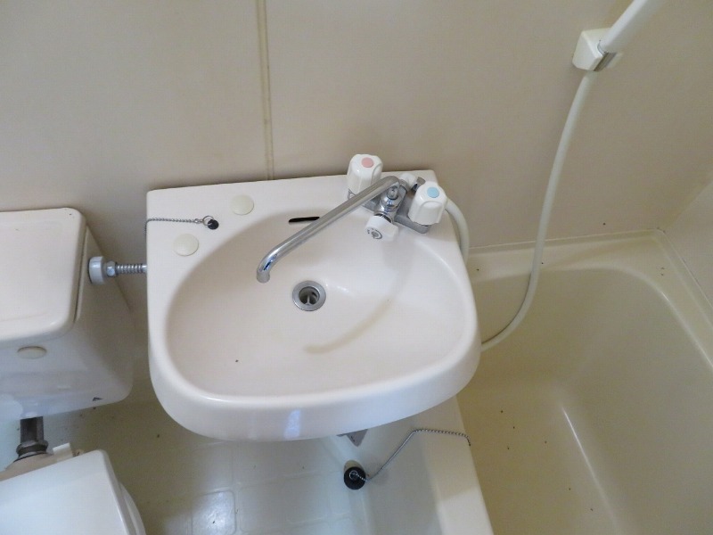 洗面設備　＊別号室の写真となります。