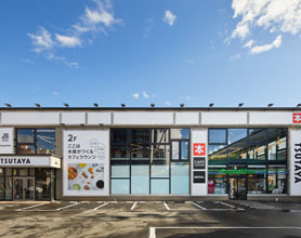 コンビニ　ファミリーマートTSUTAYA新道東駅前店（コンビニ）まで700m