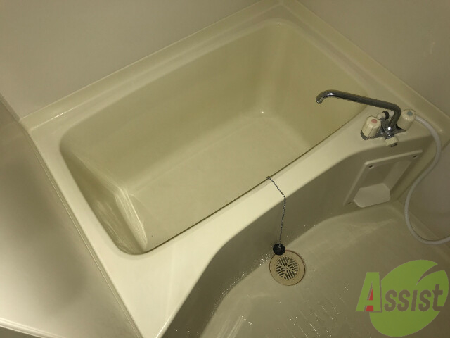 バス・シャワールーム　横に広いためしっかり湯船に浸かれそうです