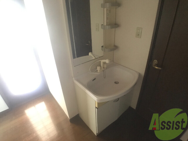 洗面設備　鏡が大きく、洗面台も大きいので使い勝手はとても良いです。