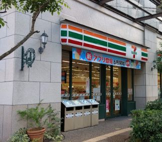 コンビニ　セブンイレブン コスモスクエア駅前店（コンビニ）まで334m