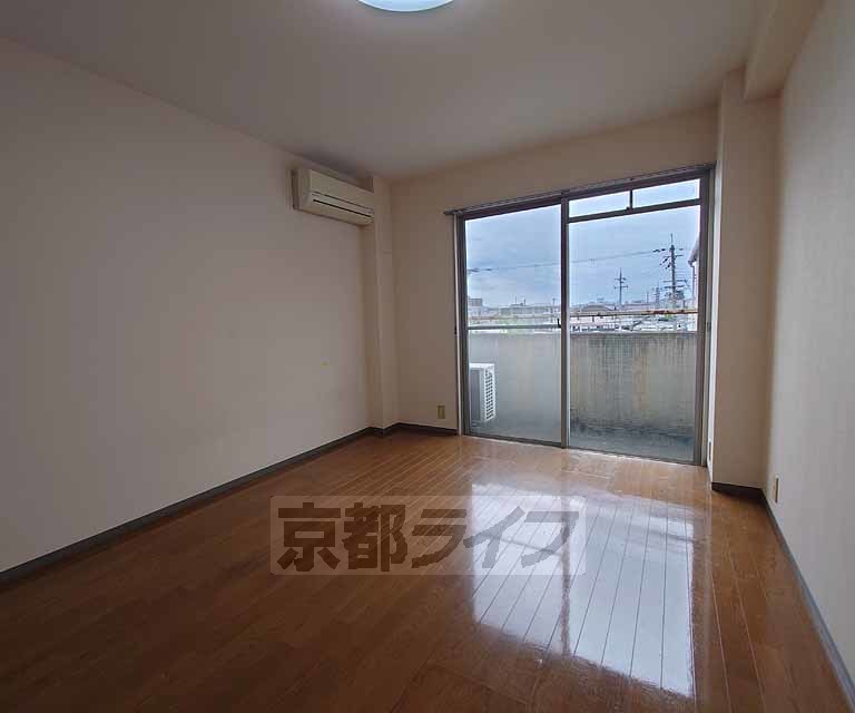 居室・リビング　西京極徒歩４分