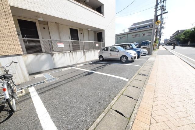 駐車場　敷地内駐車場