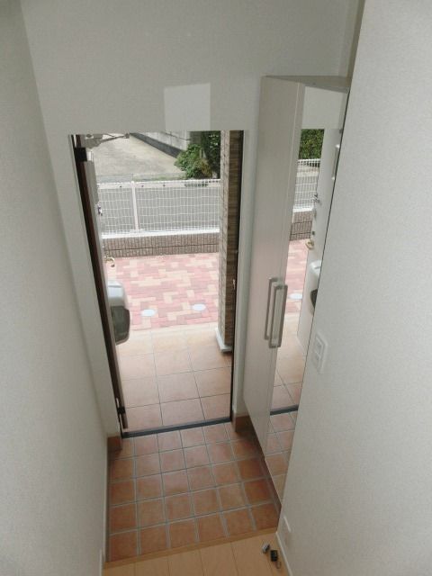 玄関　玄関にはシューズボックス付きです