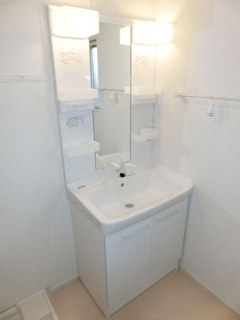 洗面設備　便利な洗髪洗面化粧台