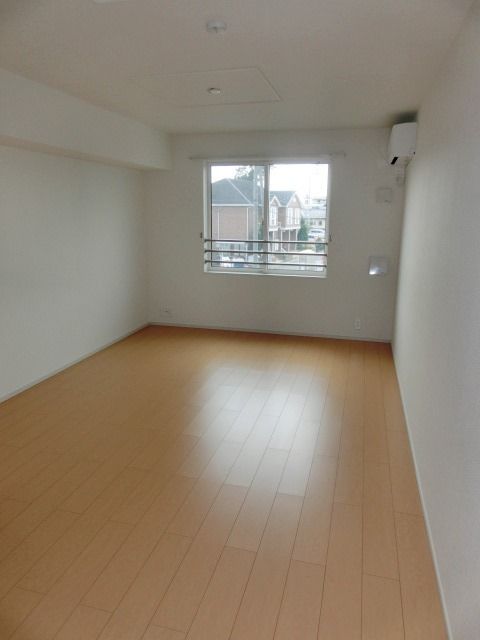 居室・リビング　広々としたＬＤＫはフローリング張りです。