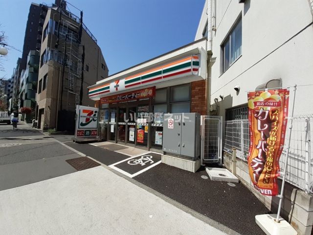 コンビニ　セブンイレブン新宿舟町店（コンビニ）まで144m