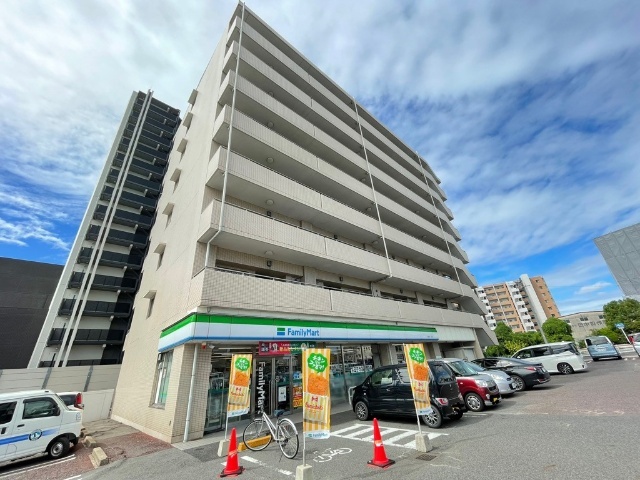 コンビニ　ファミリーマート（コンビニ）まで290m