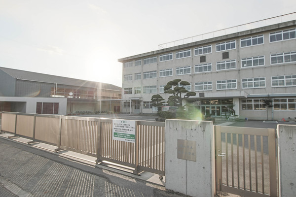 小学校　岡山市立幡多小学校（小学校）まで1001m