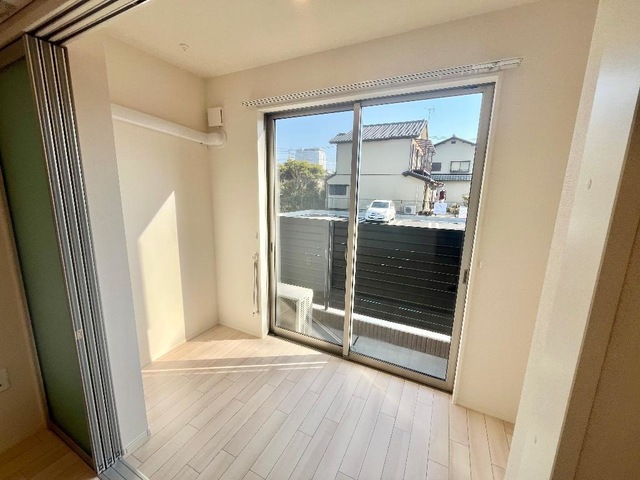 バルコニー　暖かな日差しのふりそそぐバルコニー※類似物件写真、現況優先