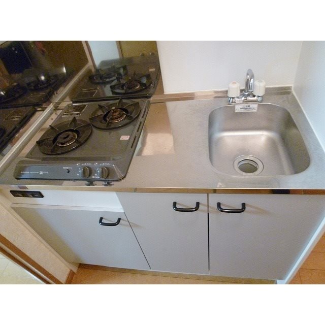 キッチン　2口コンロ完備です。