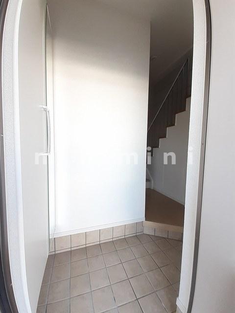 玄関　※写真は別号室のものですので現状優先とさせていただきます