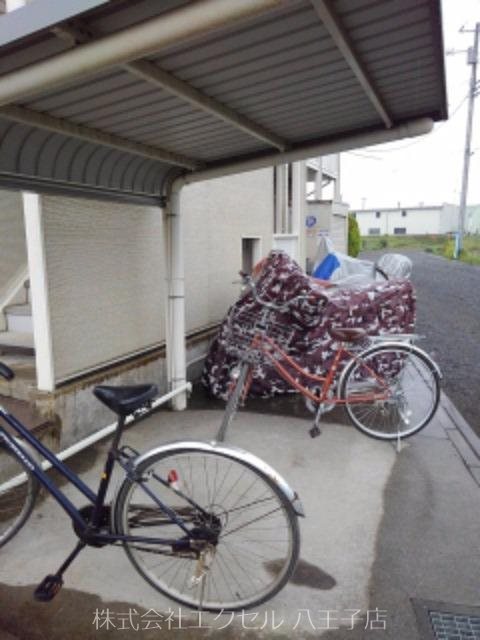 その他共有部分　屋根付きの駐輪場です。