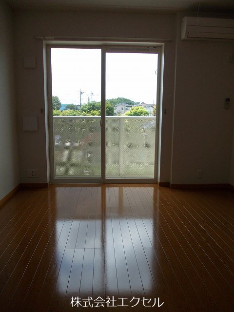 居室・リビング　エアコン完備で快適に過ごせます。