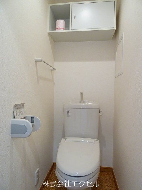 トイレ　温水洗浄便座です。