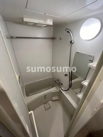 バス・シャワールーム　コンパクトで使いやすいお風呂です