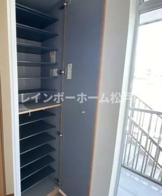 玄関　収納もある玄関です