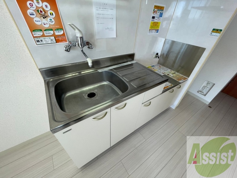 キッチン　キッチンです。一人暮らしなら十分な大きさですね。