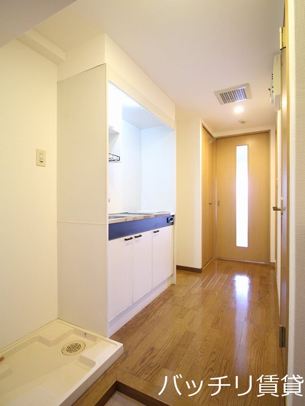 玄関　別号室タイプの為、現状を優先致します。