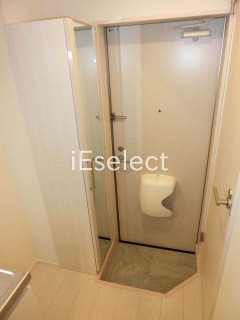 玄関　鏡付きで身だしなみバッチリ