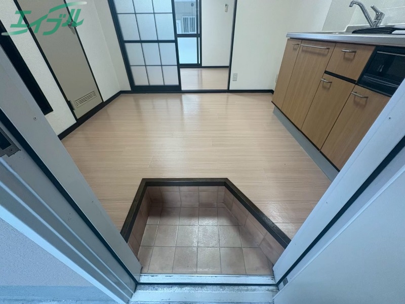 玄関　別部屋同タイプ