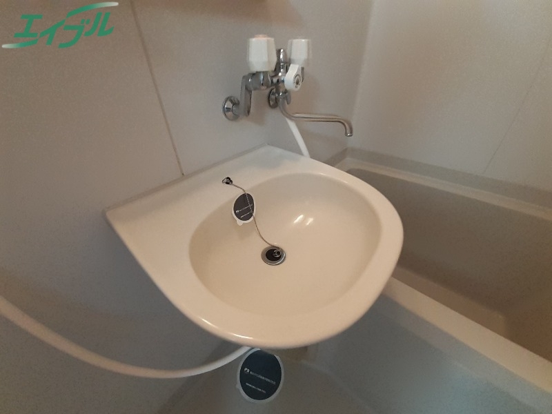 洗面設備　別部屋同タイプ