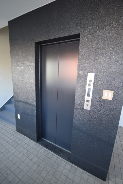 駐車場　エレベーター