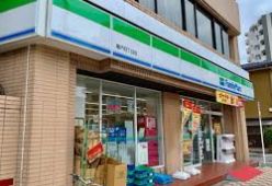 コンビニ　ファミリーマート亀戸四丁目店（コンビニ）まで49m