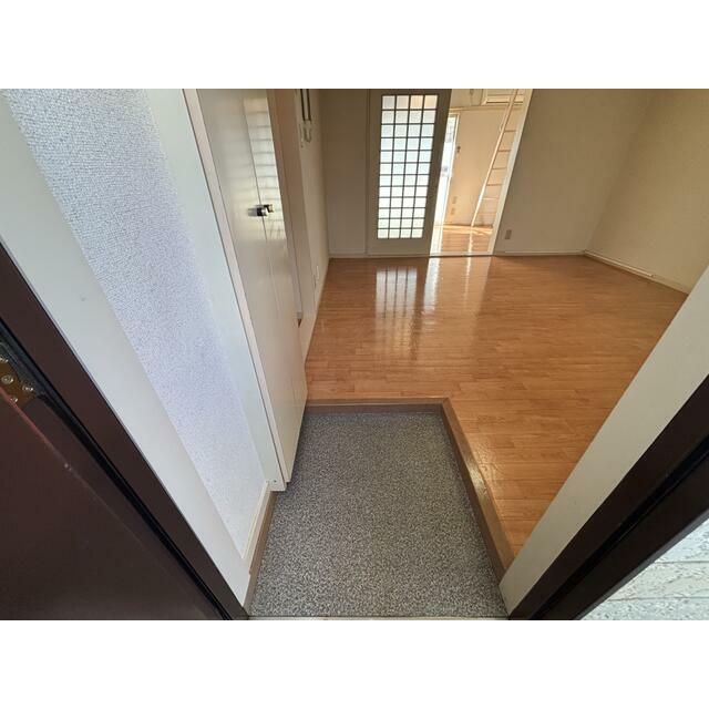 玄関　壱番館２０２号室