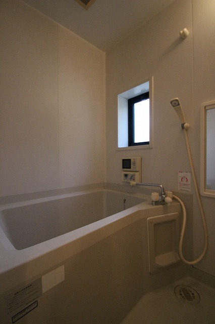 バス・シャワールーム　別号室の写真です（反転）