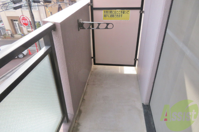 バルコニー　こちらのバルコニーで、洗濯物干しもバッチリです。