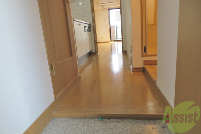 玄関　玄関から撮影しました。お部屋がすぐに見えないので安心です。