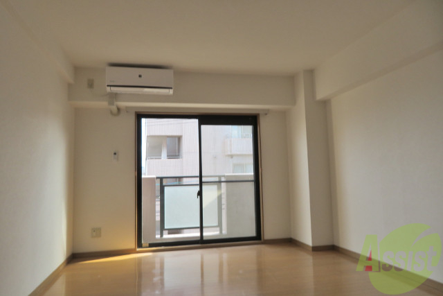 居室・リビング　１０．１帖の洋室です。広々として開放感があります。