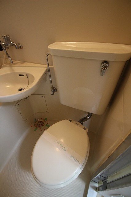 トイレ　同物件、別号室のものです。