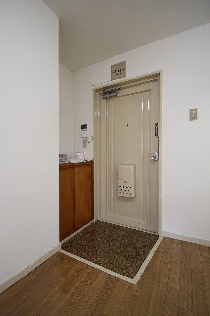玄関　同物件、別号室のものです。