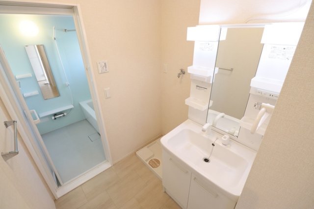 洗面設備　使いやすい洗面所です