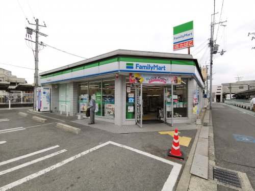 コンビニ　ファミリーマート 大阪金剛駅前店（コンビニ）まで485m
