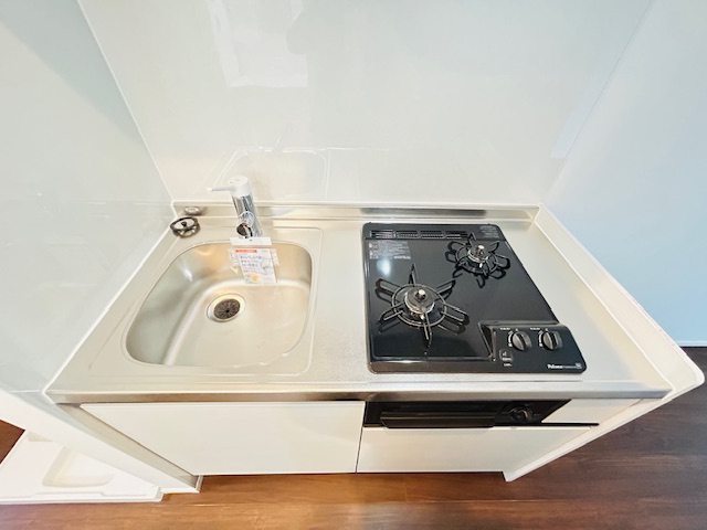 キッチン　コンパクトですが２口コンロがあるので手際よくお料理ができます