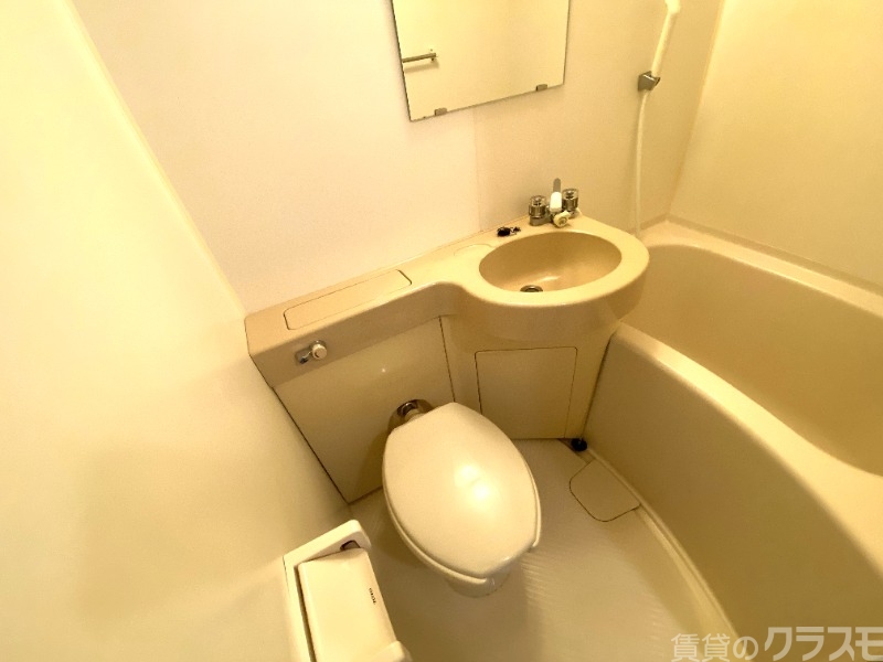 バス・シャワールーム　家賃ねに免じて我慢です。